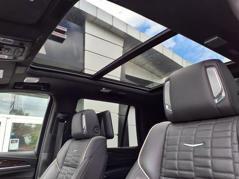 Used 2024 Cadillac Escalade Sport Platinum w/ Heavy-Duty Trailer Package image 15