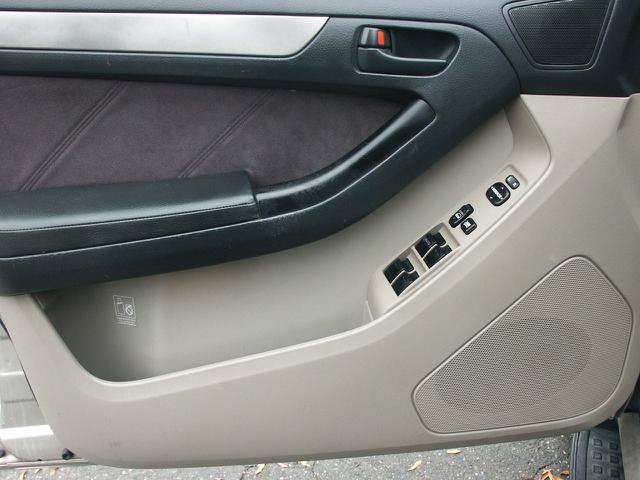 Used 2005 Toyota 4Runner SR5 AWD/4WD image 12