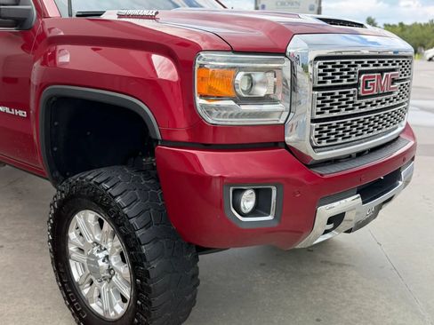 Used 2019 GMC Sierra 2500 Denali w/ Duramax Plus Package AWD/4WD image 5