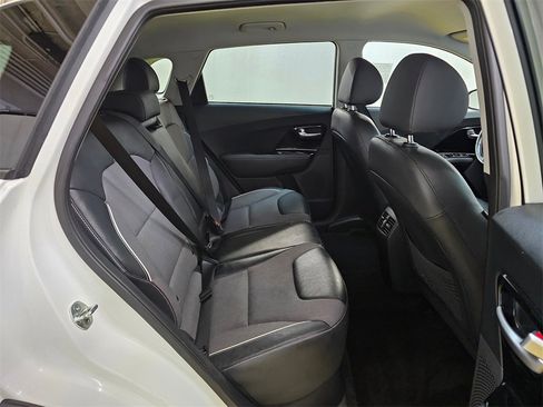 Used 2022 Kia Niro EX image 12