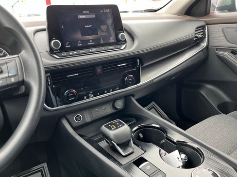 Used 2022 Nissan Rogue SV image 26