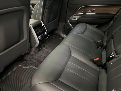 New 2026 Land Rover Range Rover SE image 15