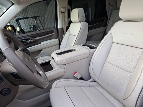 Used 2021 GMC Yukon Denali w/ Denali Premium Package image 17