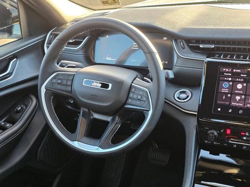 Certified 2025 Jeep Grand Cherokee L Altitude image 25