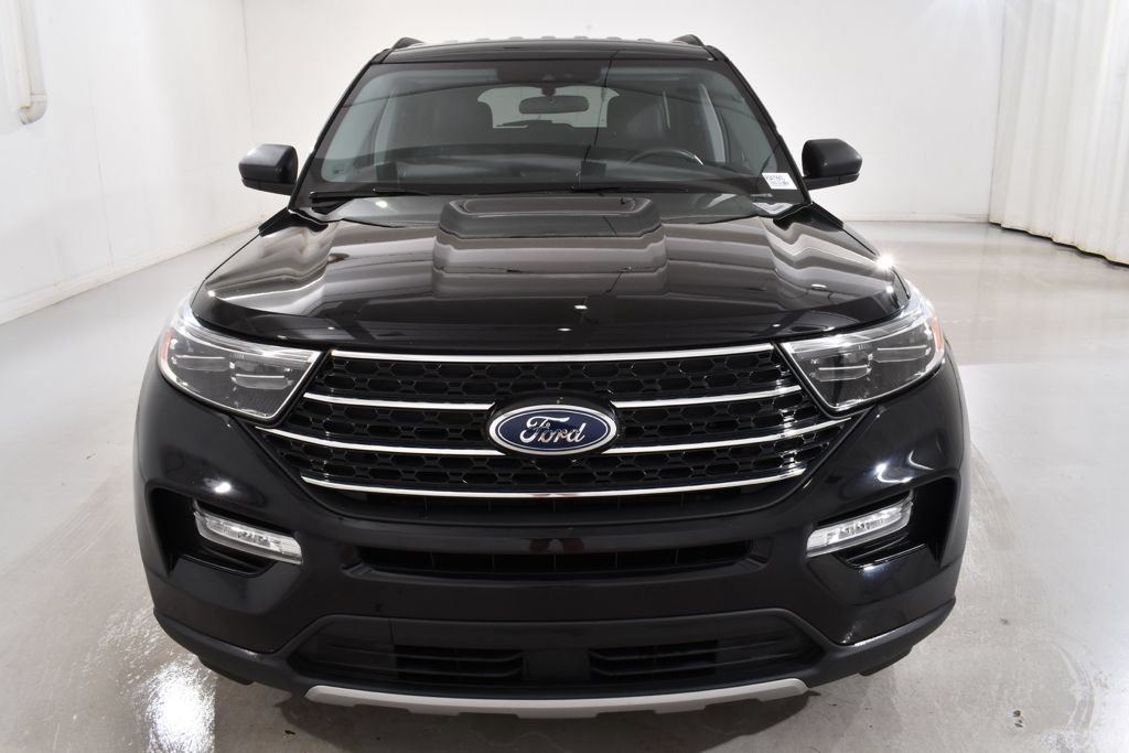 Used 2024 Ford Explorer XLT w/ Equipment Group 202A AWD/4WD image 3