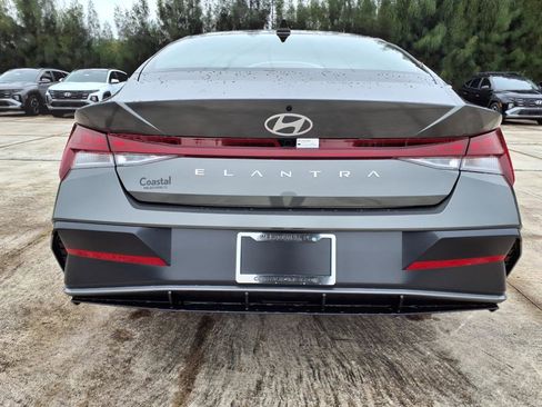 New 2025 Hyundai Elantra SEL image 6