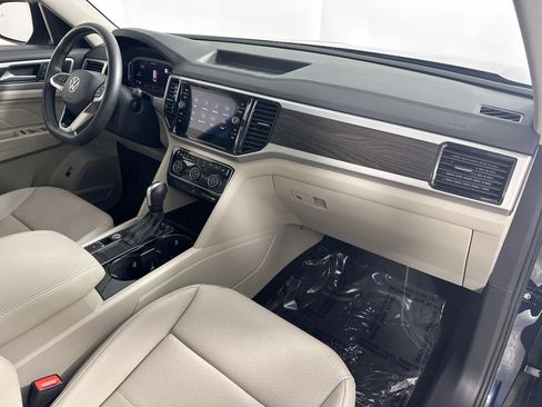 Used 2023 Volkswagen Atlas SE image 30