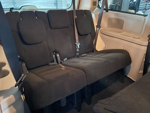 Used 2017 Dodge Grand Caravan SE w/ UConnect Hands-Free Group FWD image 16
