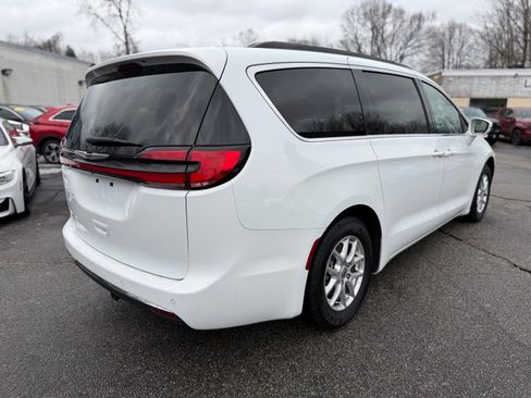 Used 2022 Chrysler Pacifica Touring-L image 5