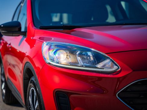 Certified 2021 Ford Escape SE w/ SE Sport Appearance Package image 10