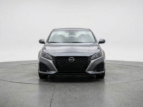 Used 2025 Nissan Altima 2.5 SV image 2