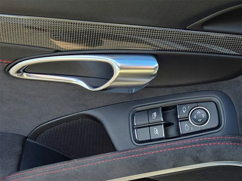 Used 2018 Porsche 911 Targa 4 GTS image 8