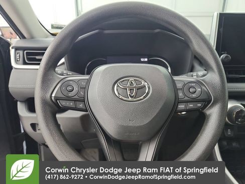 Used 2025 Toyota RAV4 XLE AWD/4WD image 21