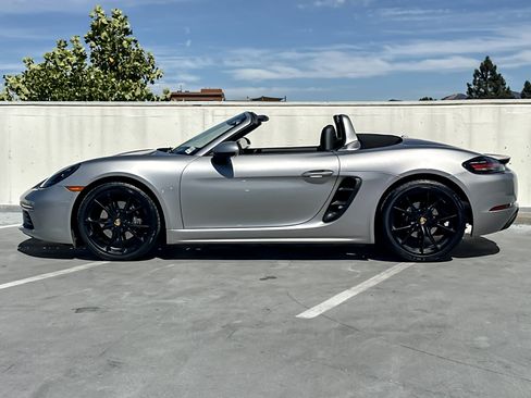 Used 2019 Porsche 718 Boxster RWD image 3