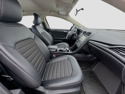 Used 2018 Ford Fusion SE w/ Equipment Group 601A FWD image 20