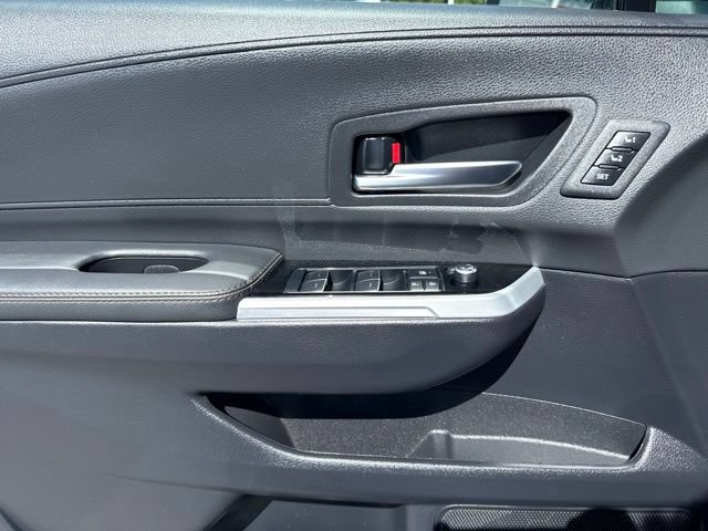Used 2025 Toyota Sienna Limited FWD image 18