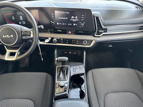 Used 2025 Kia Sportage LX image 9