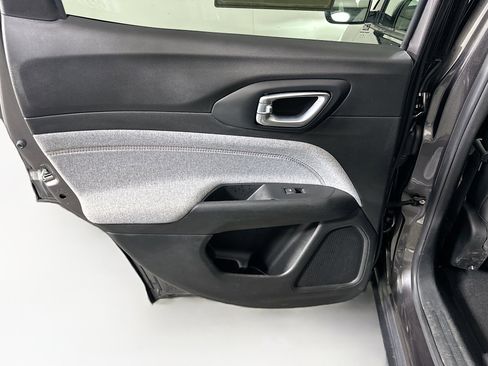 Used 2022 Jeep Compass Latitude image 25