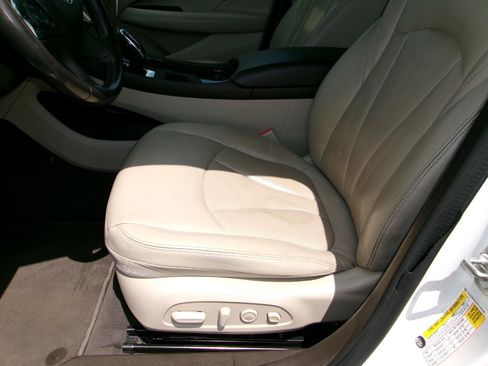 Used 2017 Buick LaCrosse Premium FWD image 8