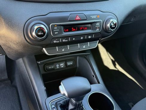 Used 2020 Kia Sorento LX w/ LX I4 Convenience Package image 23