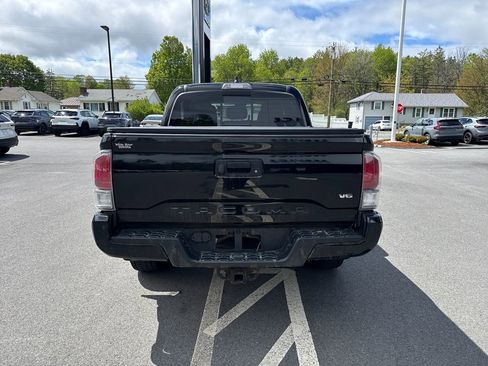 Used 2021 Toyota Tacoma TRD Sport w/ TRD Premium Sport Package AWD/4WD image 8