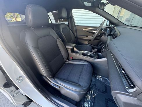 Used 2025 Buick Envista Preferred image 35