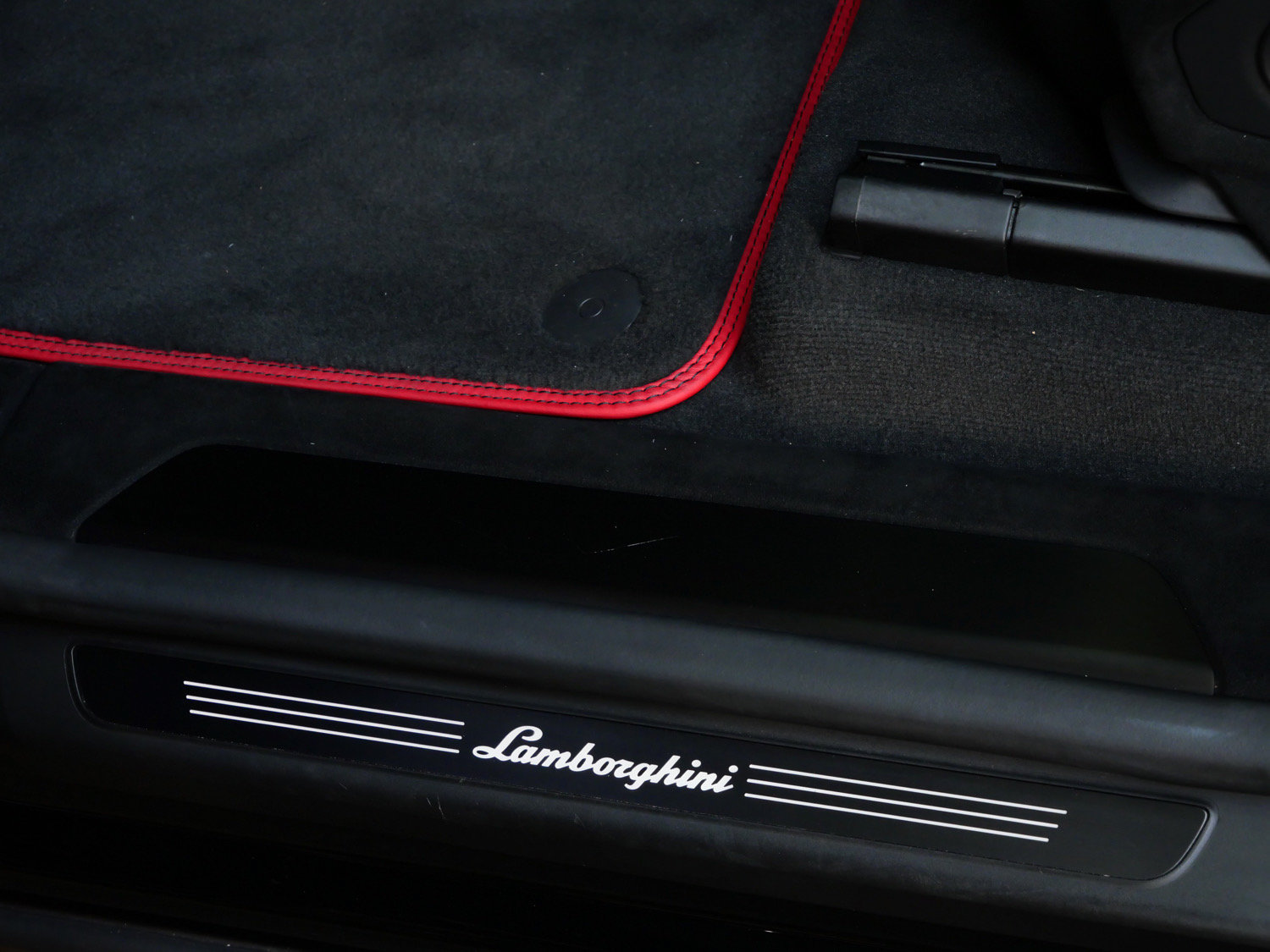 Used 2024 Lamborghini Urus Performante AWD/4WD image 15