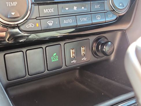 Used 2023 Mitsubishi Eclipse Cross SE image 26