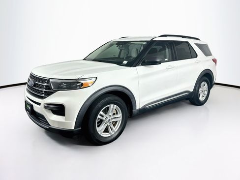 Used 2021 Ford Explorer XLT RWD image 3