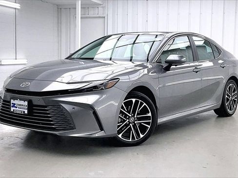 Used 2025 Toyota Camry XLE image 2