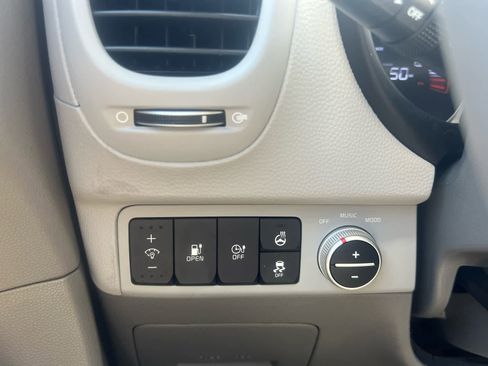 Used 2019 Kia Soul EV + image 14