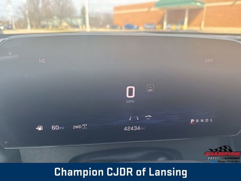 Used 2024 Chevrolet Traverse LT image 29