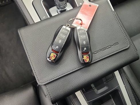 Used 2018 Porsche 718 Cayman GTS RWD image 33