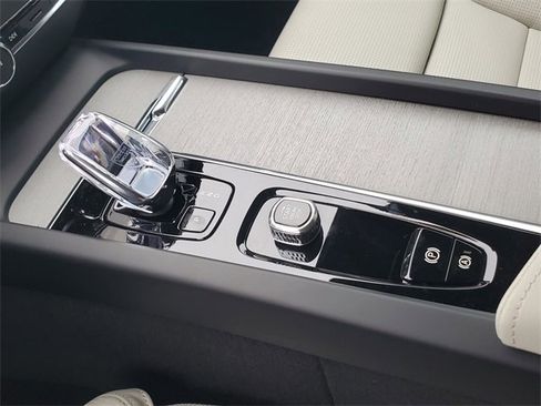 New 2026 Volvo V60 B5 Cross Country Ultra w/ Protection Package Premier image 22