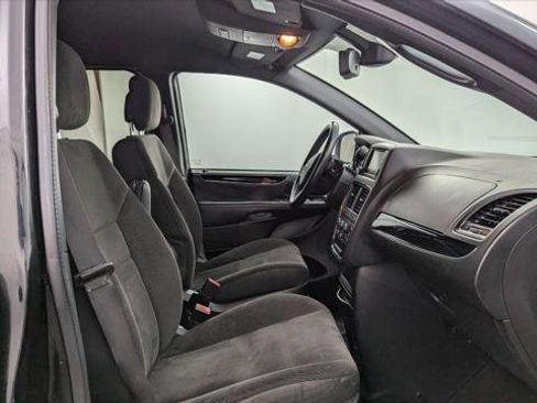 Used 2018 Dodge Grand Caravan SE image 19