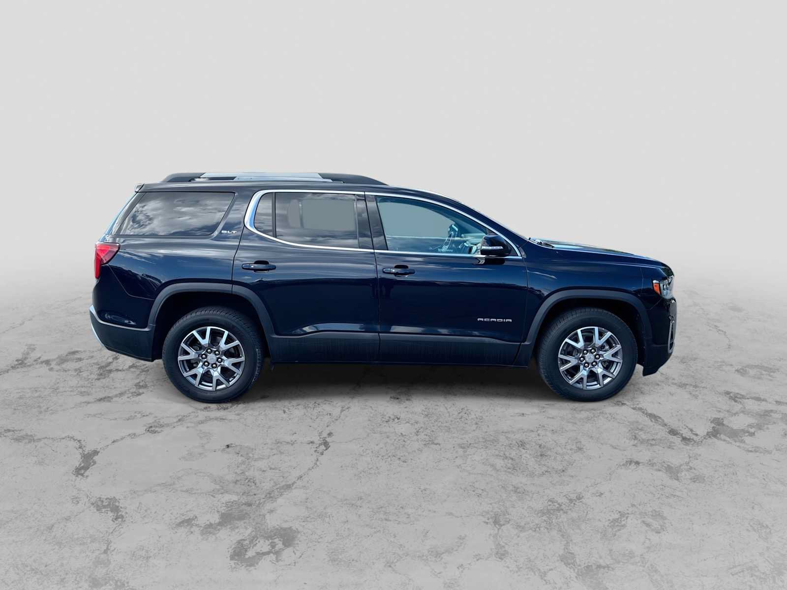 Used 2021 GMC Acadia SLT w/ GMC Pro Grade Package AWD/4WD image 9