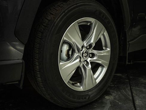 Used 2025 Toyota RAV4 XLE w/ Convenience Package FWD image 3