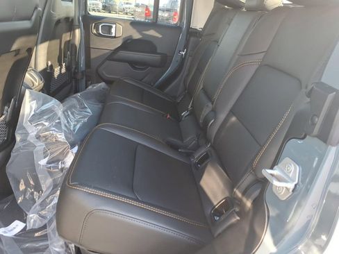 New 2026 Jeep Gladiator Sport AWD/4WD image 8