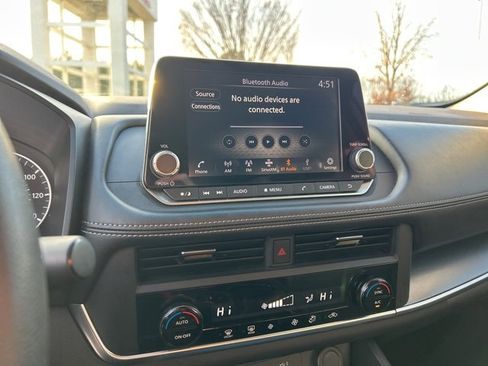 Used 2023 Nissan Rogue SV image 22