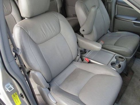 Used 2010 Toyota Sienna LE FWD image 9