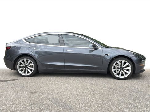 Used 2018 Tesla Model 3 Mid Range RWD image 22