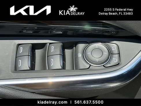 Used 2024 Cadillac XT4 Luxury w/ Cold Weather Package FWD image 16