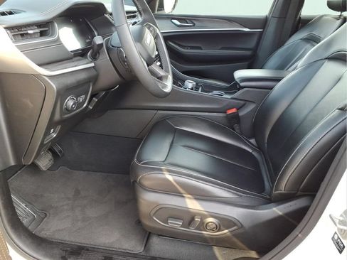 Used 2024 Jeep Grand Cherokee Limited AWD/4WD image 19