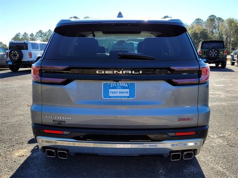 Used 2024 GMC Acadia Denali image 10