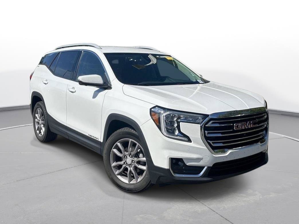 Used 2023 GMC Terrain SLT w/ Tech Package FWD image 4