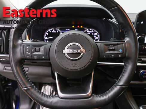 Used 2023 Nissan Pathfinder SL AWD/4WD image 10