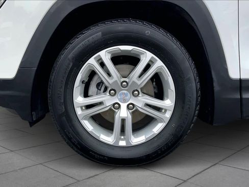 Used 2022 GMC Terrain SLE w/ Driver Convenience Package image 10