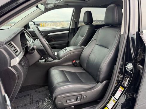 Used 2017 Toyota Highlander XLE image 9