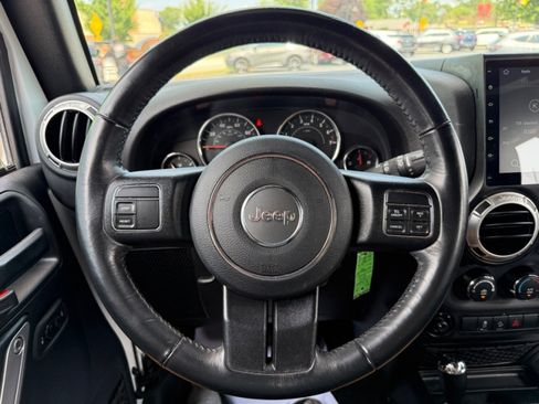 Used 2018 Jeep Wrangler Unlimited Sahara AWD/4WD image 19