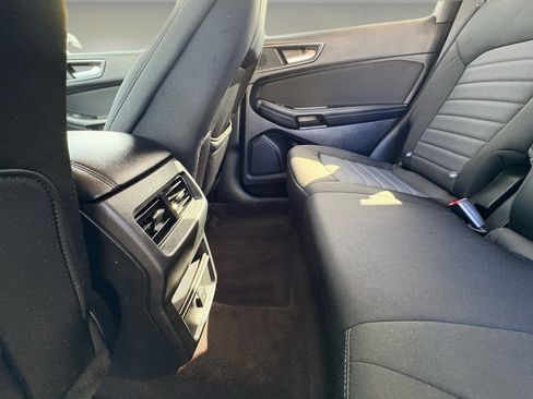 Used 2019 Ford Edge SE image 32